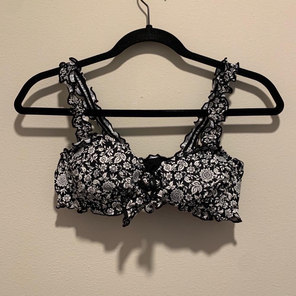 Xhilaration Floral Ruffle Bikini Top - Size Medium